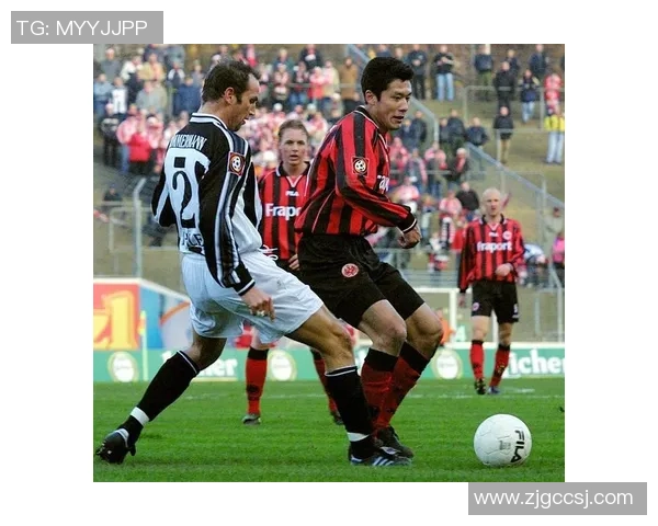 足球明星的荣耀之路与多重头衔背后的故事与传奇